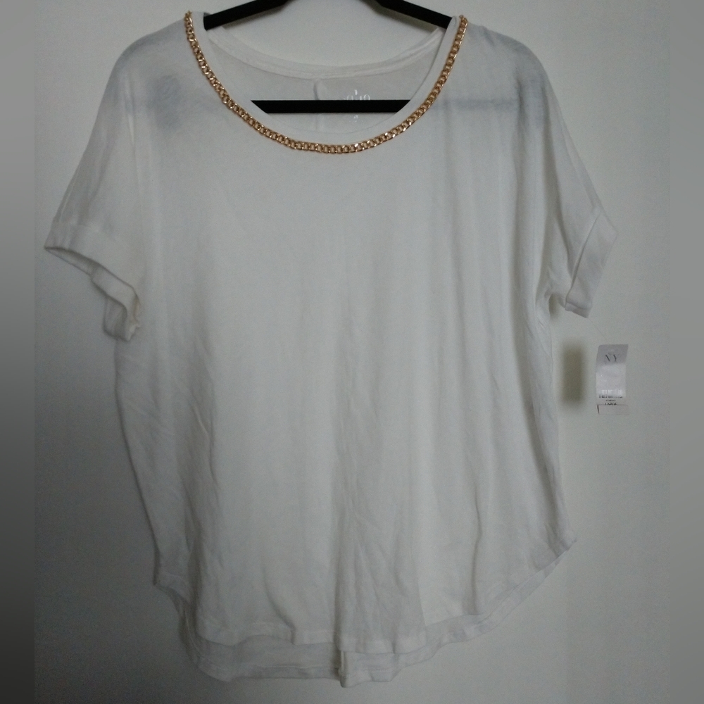 🌿 NY&C gold tee